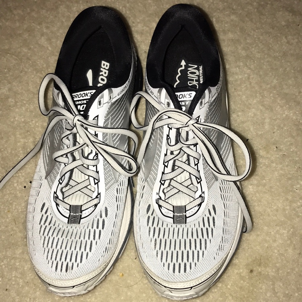 Brooks Ghost 10 Shoes